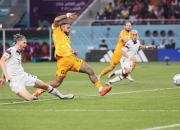 开云下载-足球比赛波澜壮阔，球员表现令人瞩目的简单介绍