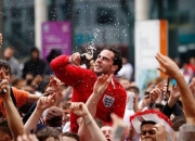 开云体育直播-都灵主场大捷，球迷狂欢庆祝胜利的简单介绍