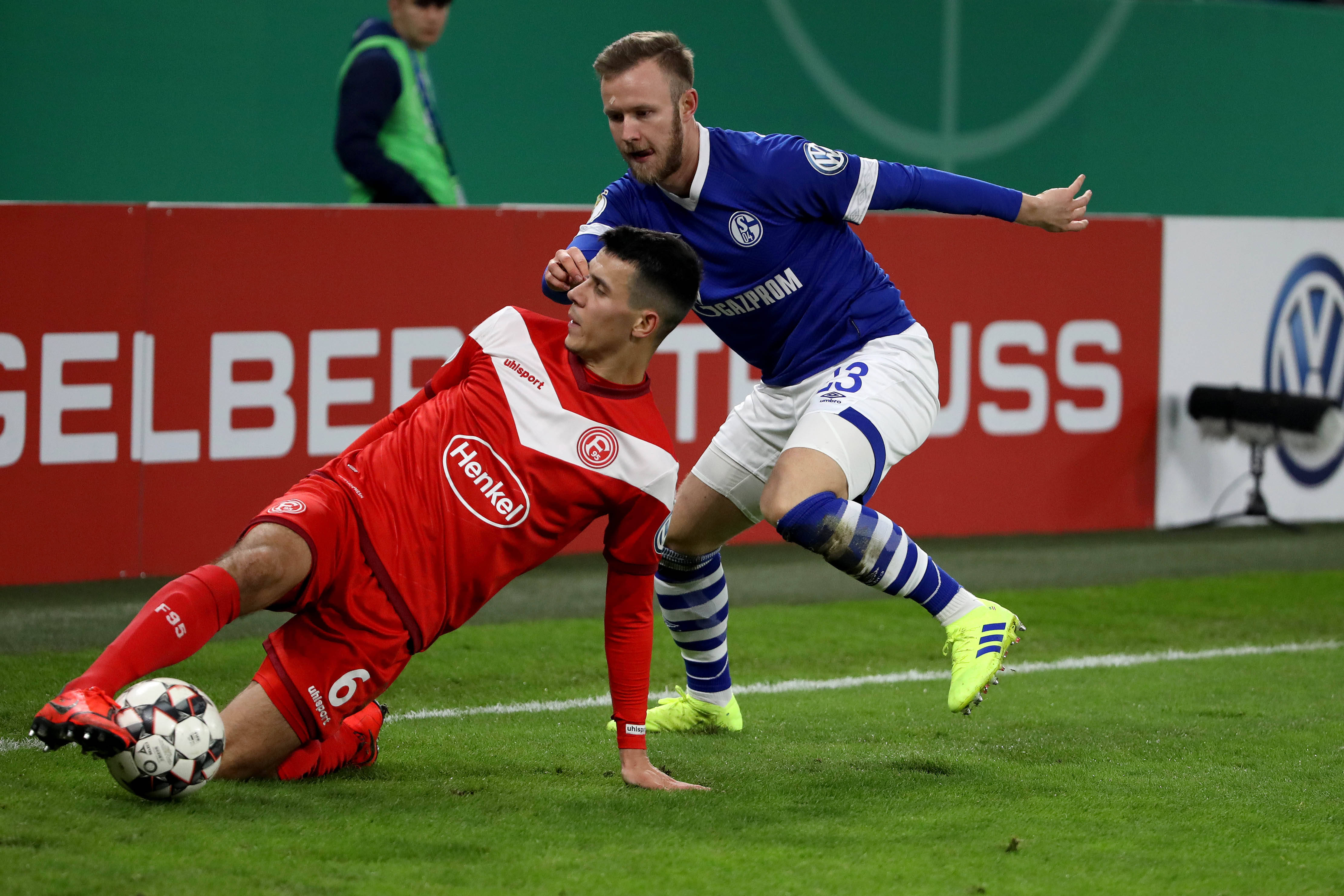 关于多特蒙德客场挑战沙尔克04，全力拼搏取胜的信息