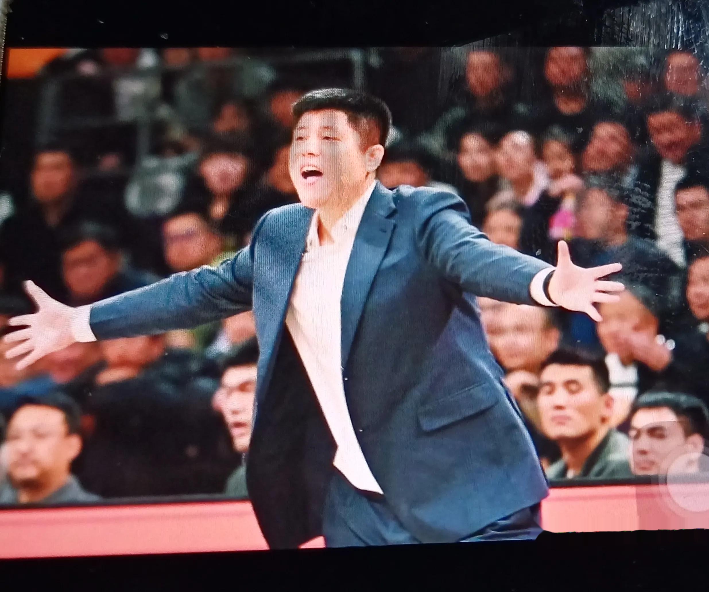 球员个人表现突出，带领球队赢得胜利