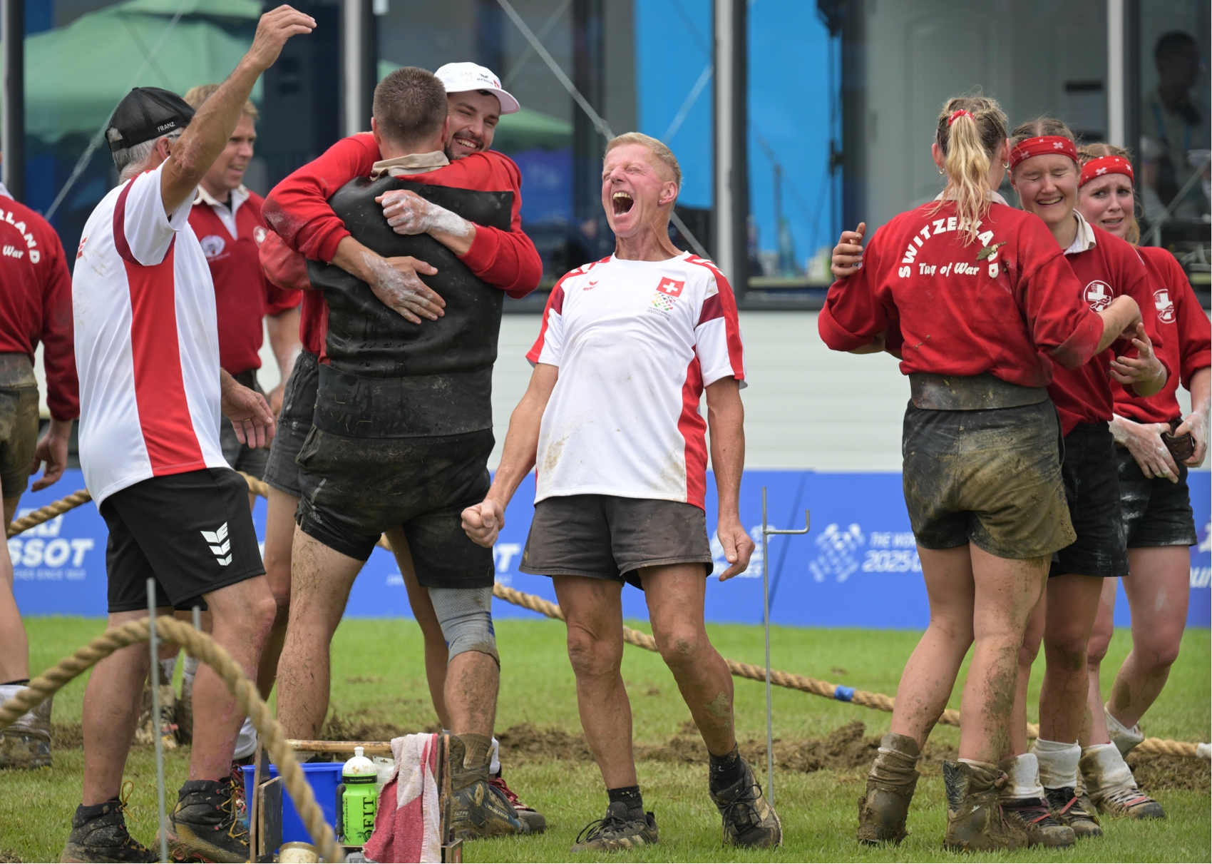 包含瑞士队硬仗告捷，小组赛前景一片大好的词条