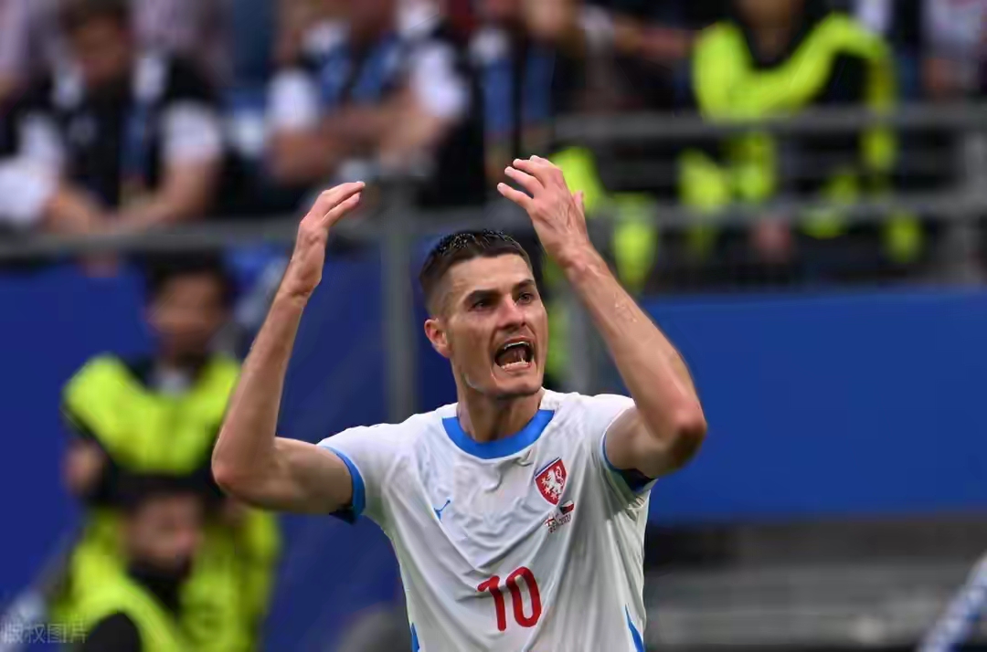 捷克队取得惊险胜利，晋级欧锦赛四强比赛