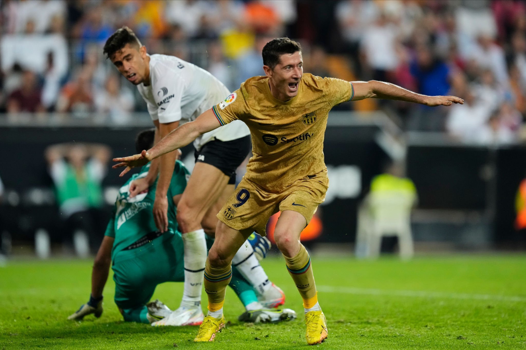 瓦伦西亚前锋创造进球记录，成为焦点