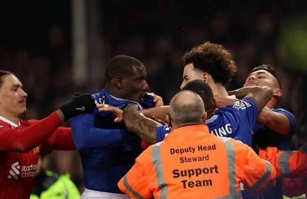 英超球队签下意甲主力，引发球迷热议