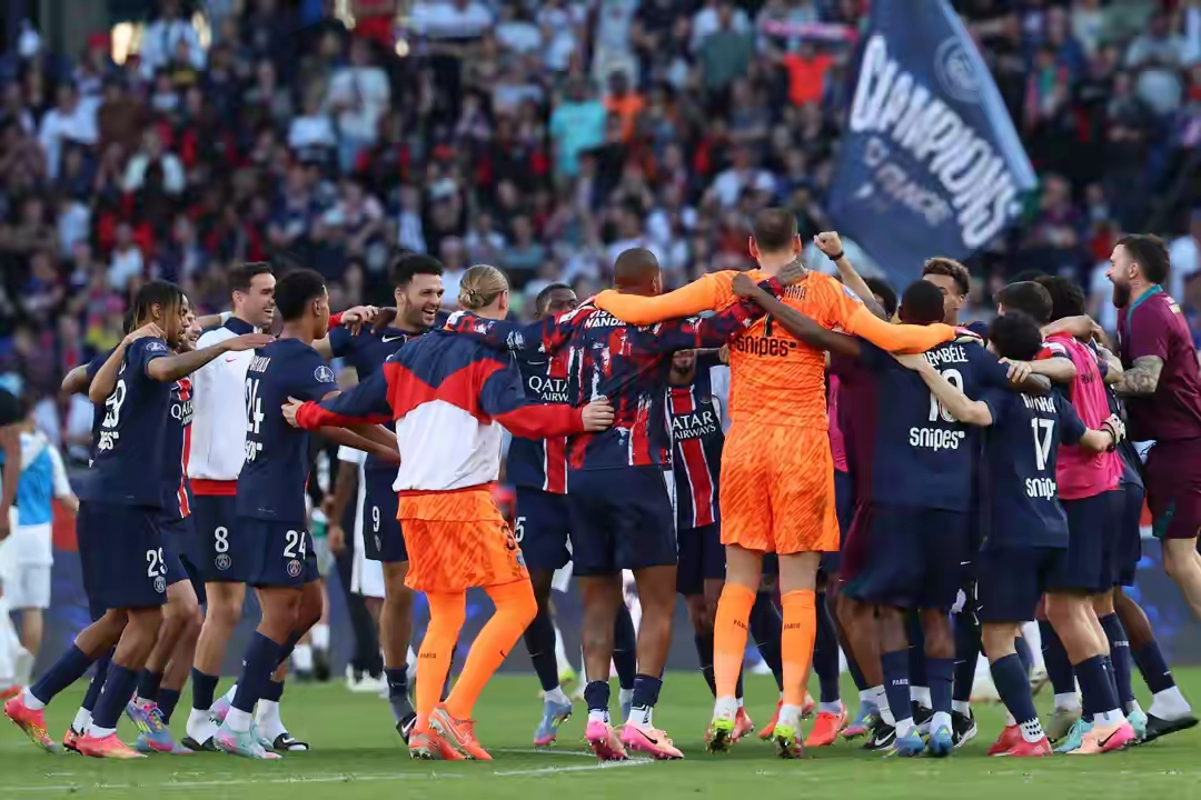 法甲赛场上演激烈对抗,胜者笑到最后 法甲赛场上演激烈对抗,胜者笑到最后