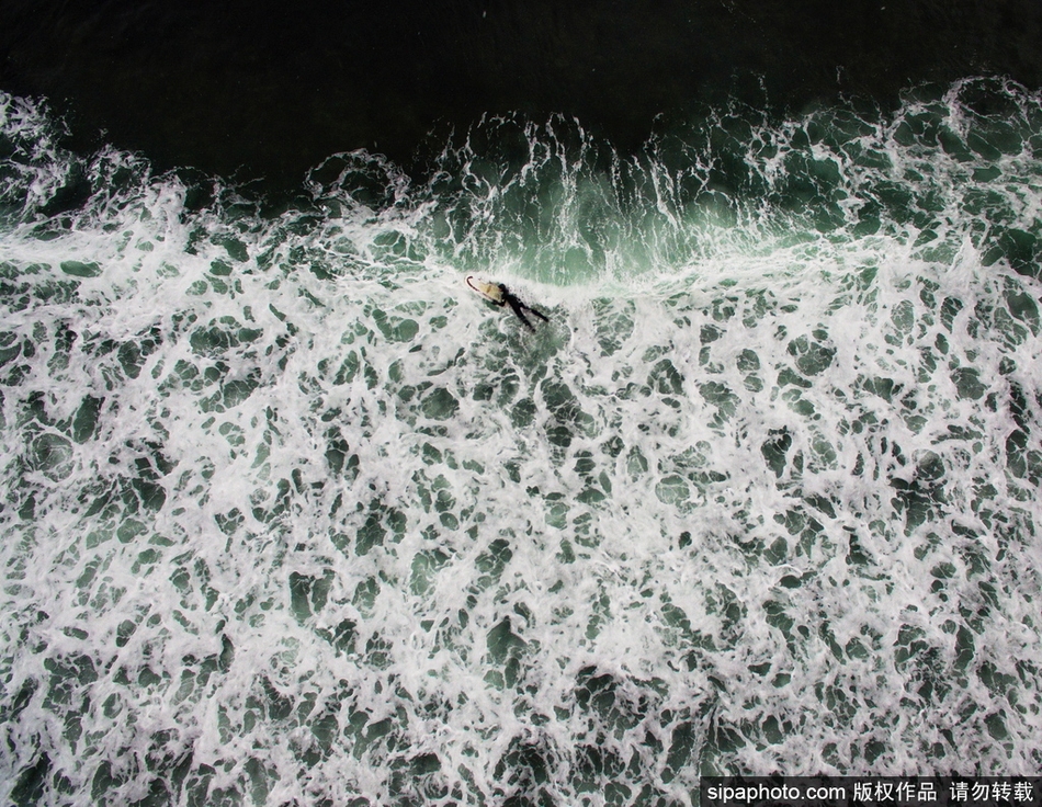 澳大利亚击败俄罗斯获得冲浪胜利 澳大利亚击败俄罗斯获得冲浪胜利