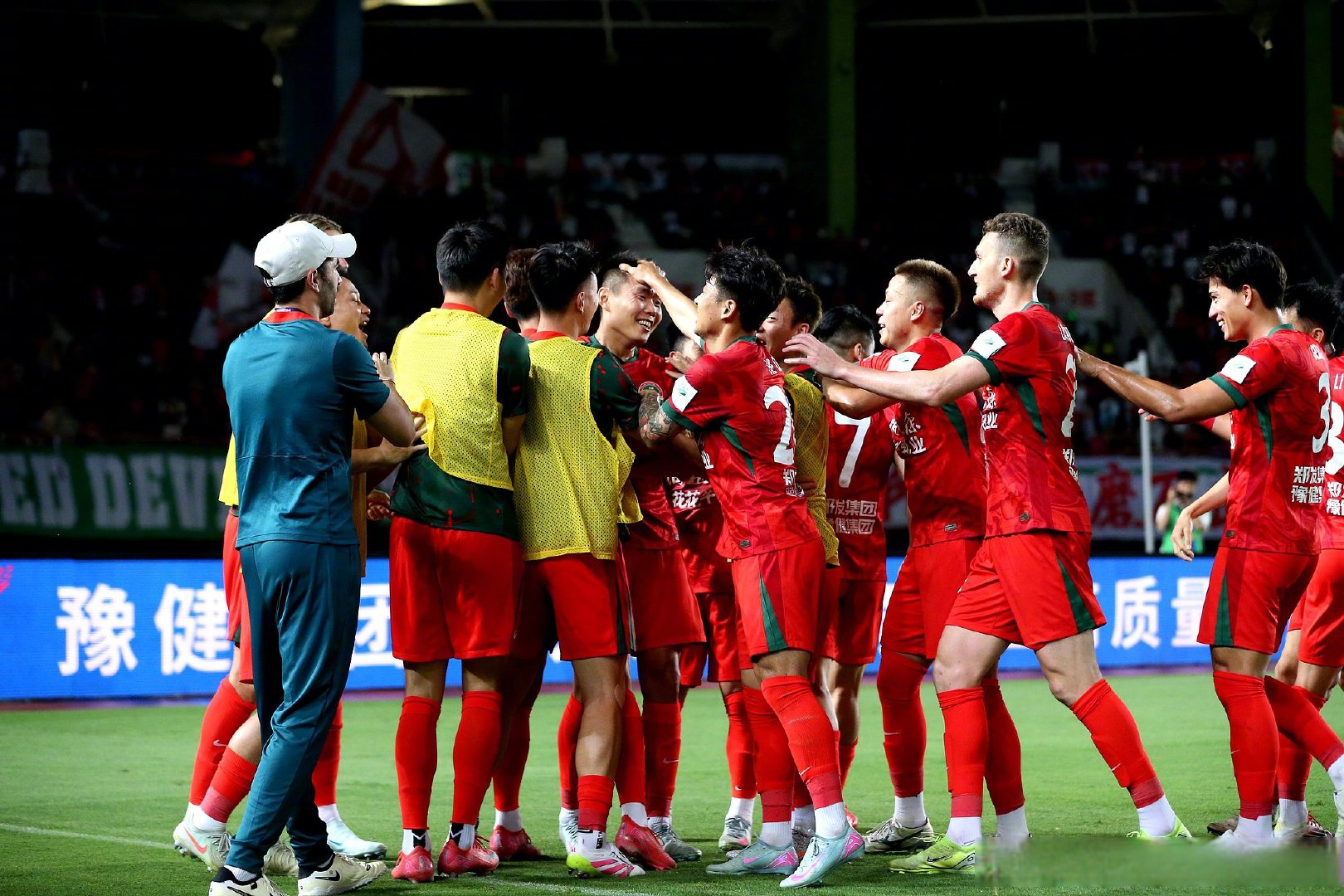 国内顶级足球联赛的胜负之争悉数展现