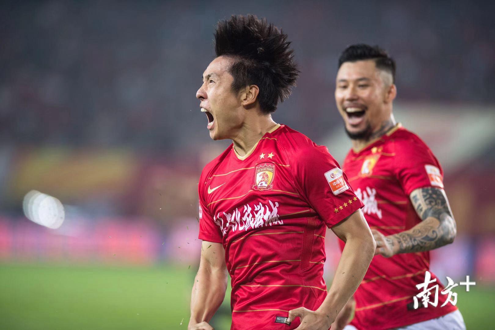 恒大主场大胜继续追赶领跑者