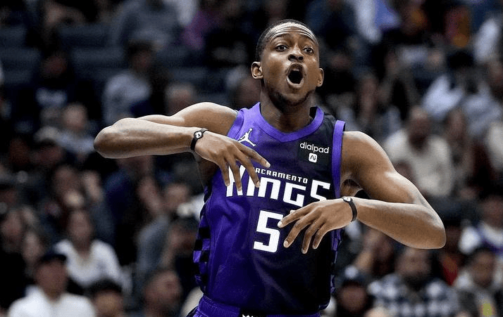 魔术横扫热火，字母哥高光表现