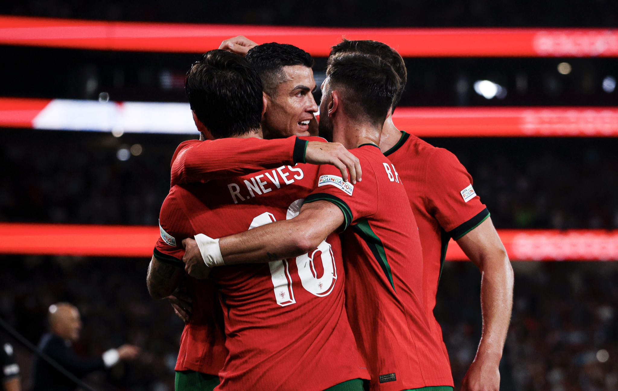 波兰队逆转葡萄牙队，张继科点燃赛场