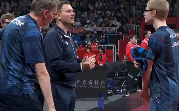 法国队鏖战奥地利队，王皓带队取胜