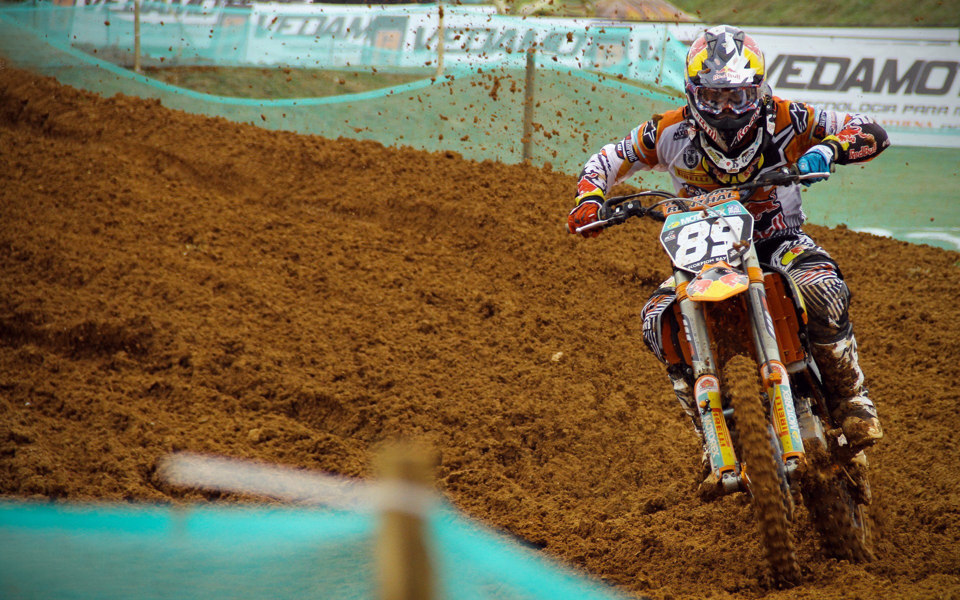 公牛节奏掌控魔术，恩比德在NBA总决赛接管比赛