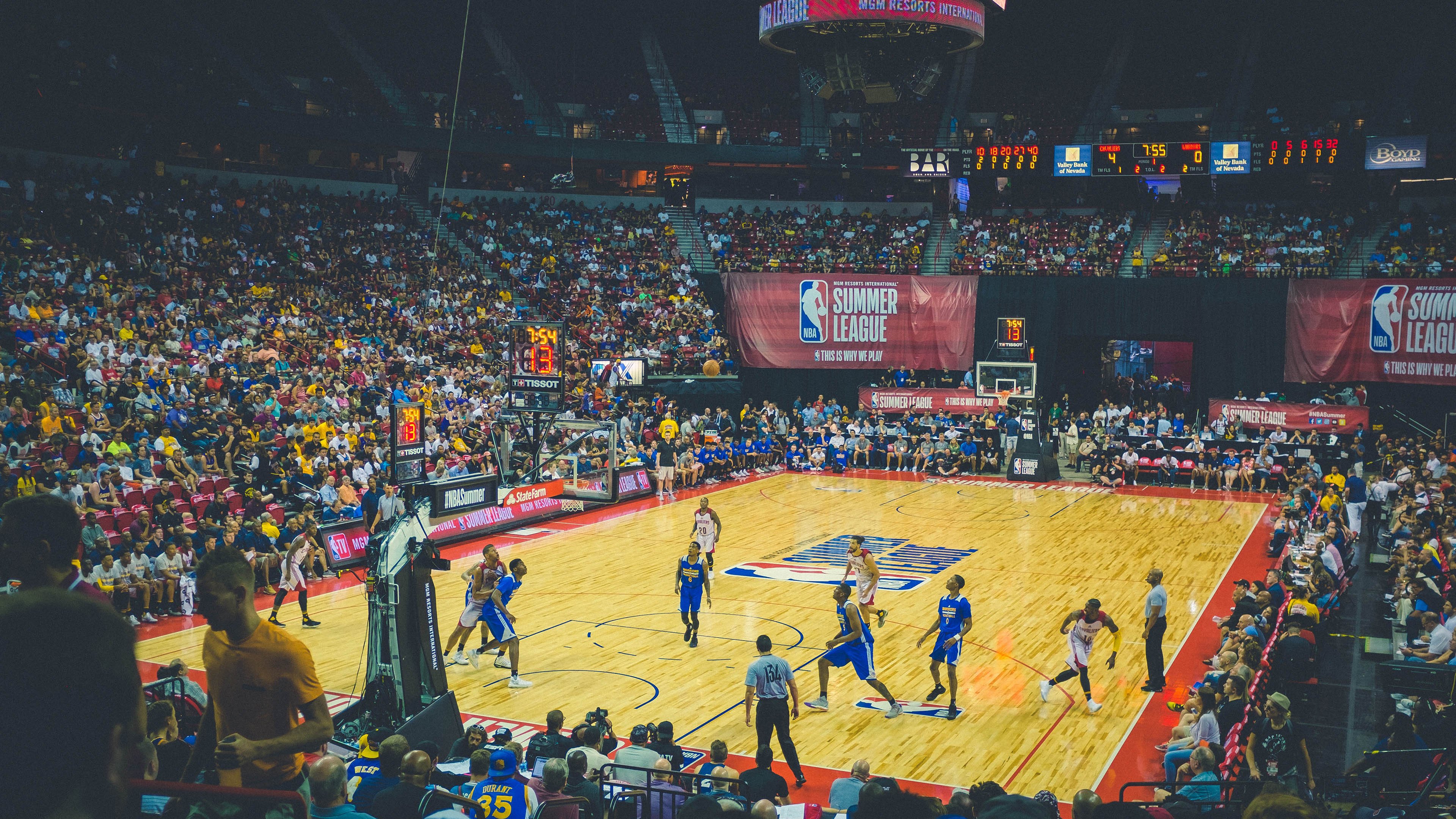 武切维奇爆发,活塞稳稳拿下深圳队